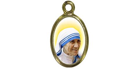 Medaglia Madre Teresa di Calcutta in metallo dorato e resina - 1,5 cm